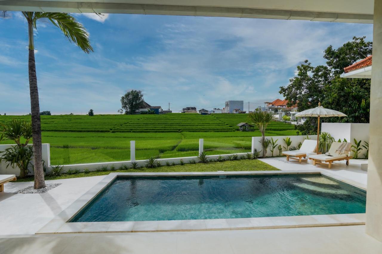 Santorini Sunset New 4 Bedroom With Beautiful Rice Paddy View And A Large Pool * Canggu