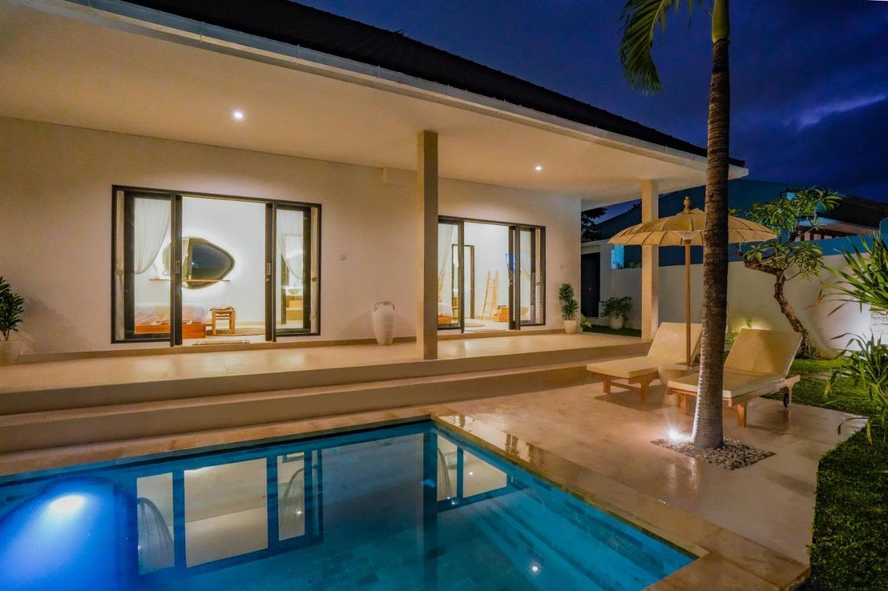 Santorini Sunset New 4 Bedroom With Beautiful Rice Paddy View And A Large Pool * Canggu